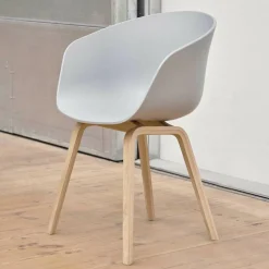 About a Chair AAC 22 2.0 Armlehnstuhl Eiche lackiert