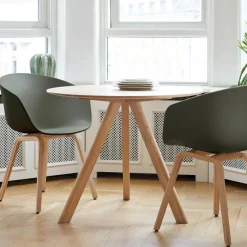 About a Chair AAC 22 2.0 Armlehnstuhl Eiche lackiert