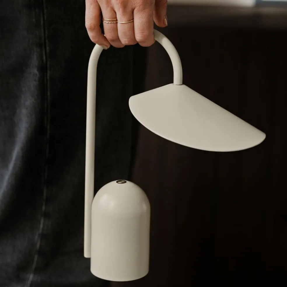 Arum Portable Tischleuchte mit Akku