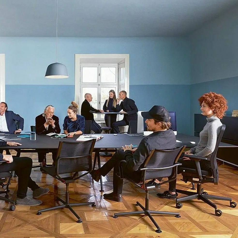 D1 Bürostuhl mit Armlehnen 4-beinig
