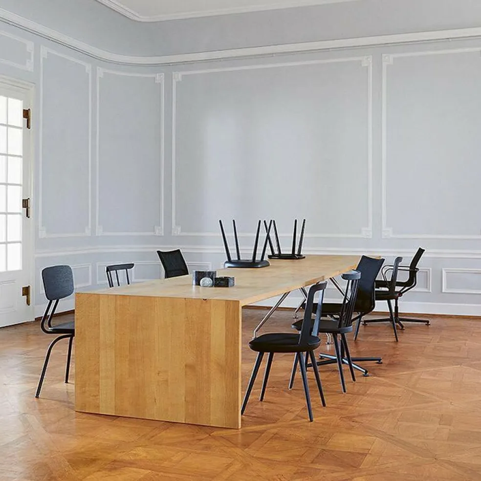 D1 Bürostuhl mit Armlehnen 4-beinig