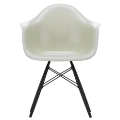 Eames Fiberglass Armchair DAW Ahorn schwarz