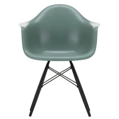 Eames Fiberglass Armchair DAW Ahorn schwarz