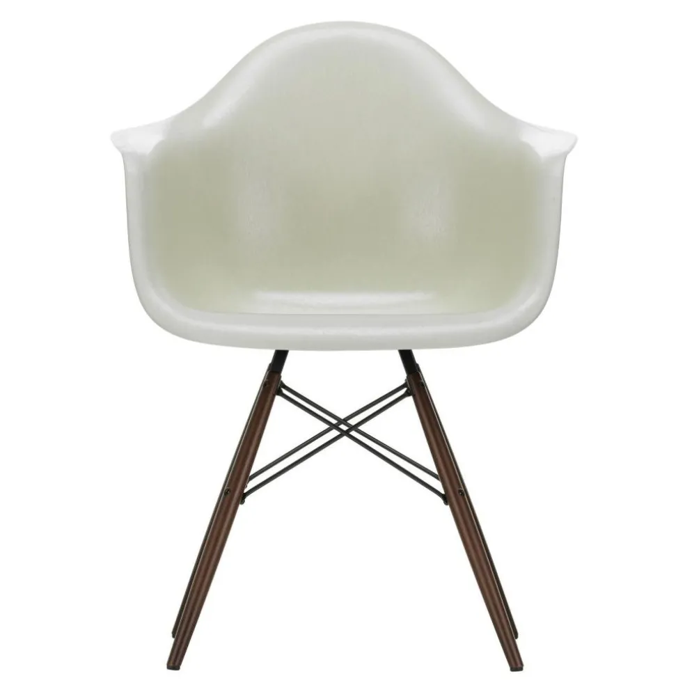 Eames Fiberglass Armchair DAW Ahorn dunkel