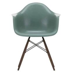 Eames Fiberglass Armchair DAW Ahorn dunkel