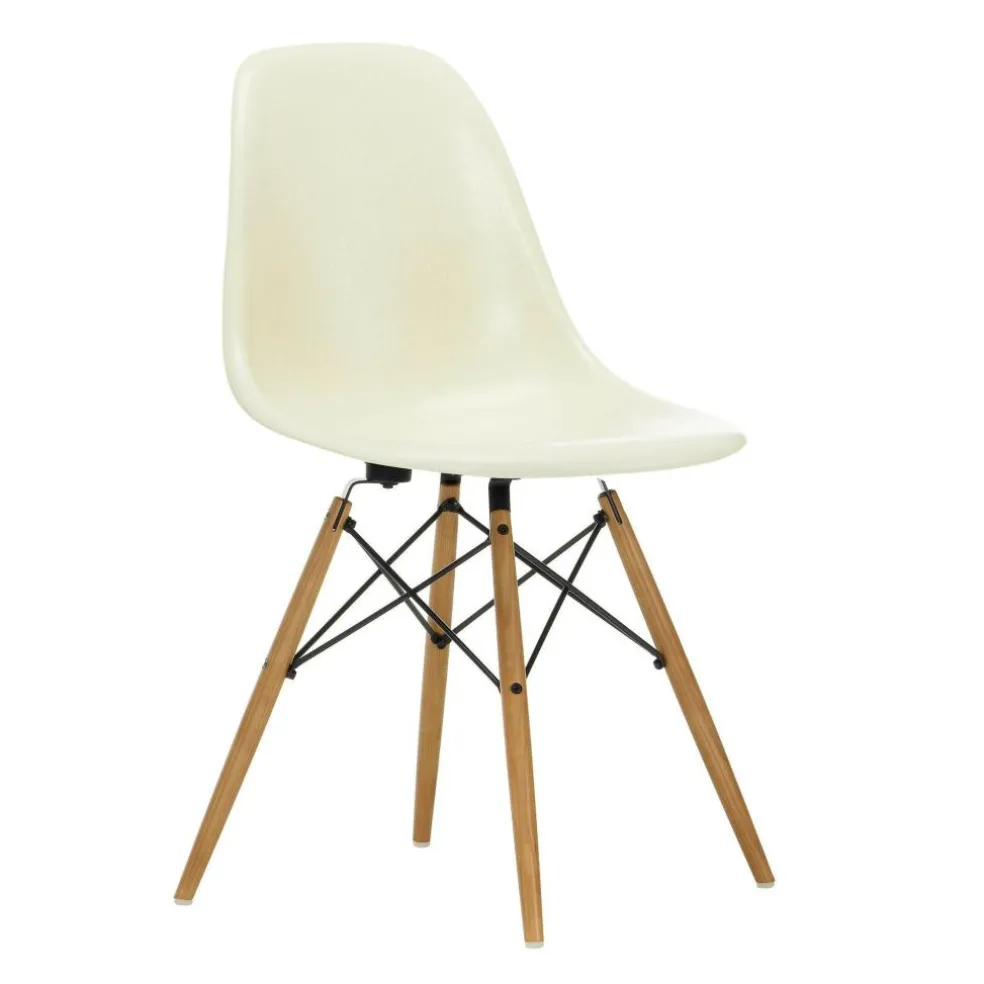 Eames Fiberglass Side Chair DSW Gestell Esche