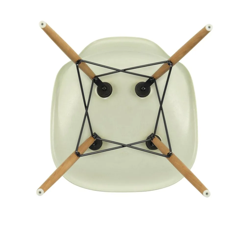 Eames Fiberglass Side Chair DSW Gestell Esche
