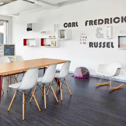 Eames Plastic Side Chair DSW Ahorn gelblich