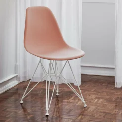 Eames Plastic Side Chair DSR Gestell weiß