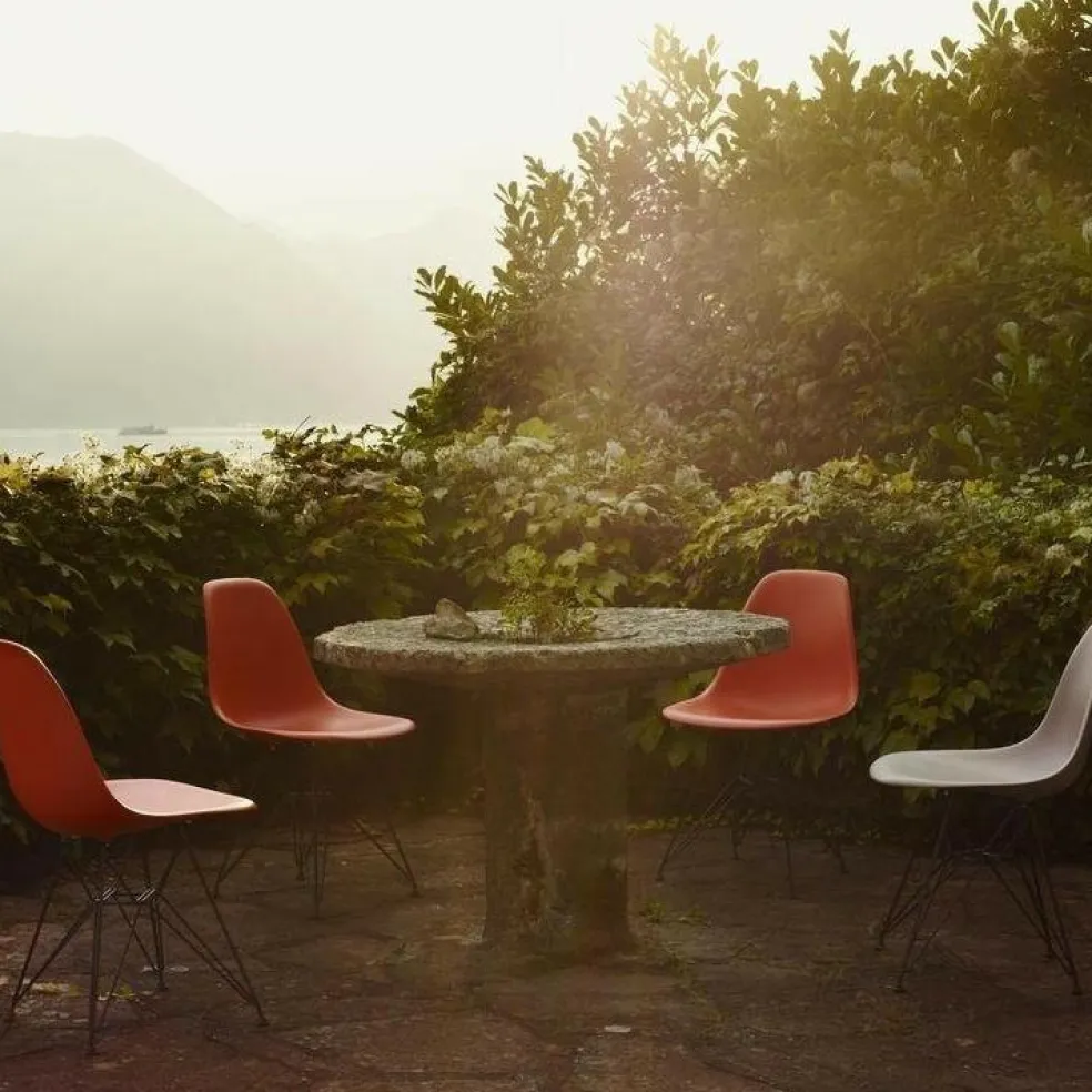 Eames Plastic Side Chair DSR RE Gestell schwarz