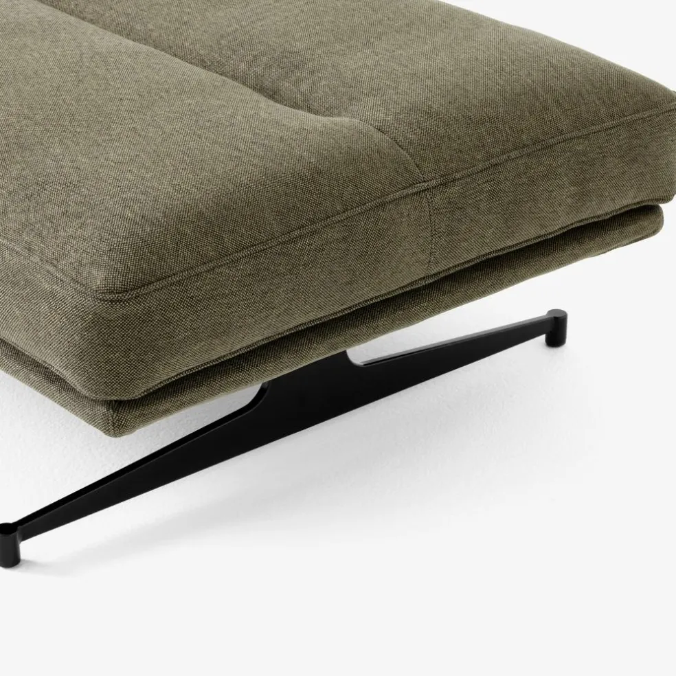 Inland AV32 Pouf