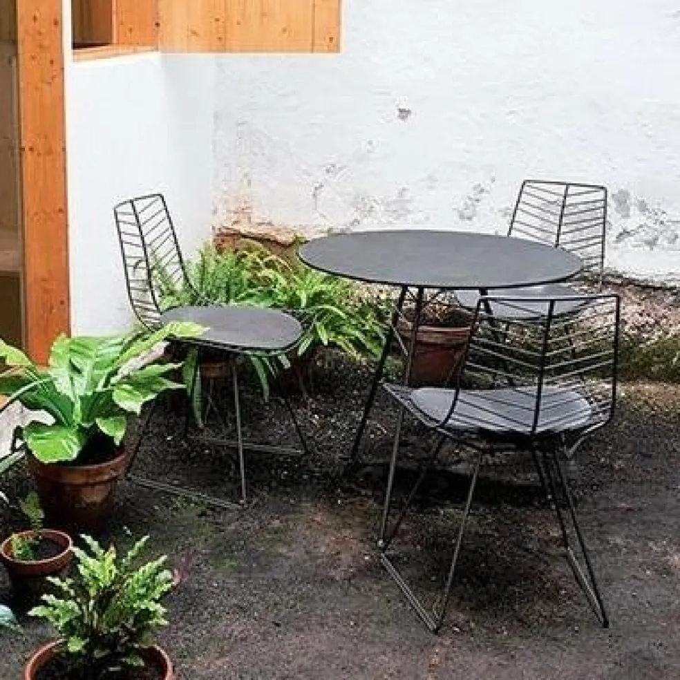 Leaf Gartentisch dreieckig H74