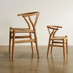 Limited Edition CH24 Wishbone Kinderstuhl