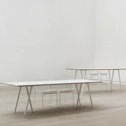 Loop Stand Tisch