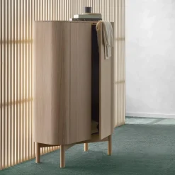 Loud Schrank hoch