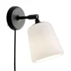 Material New Editions Wandleuchte Opalglas