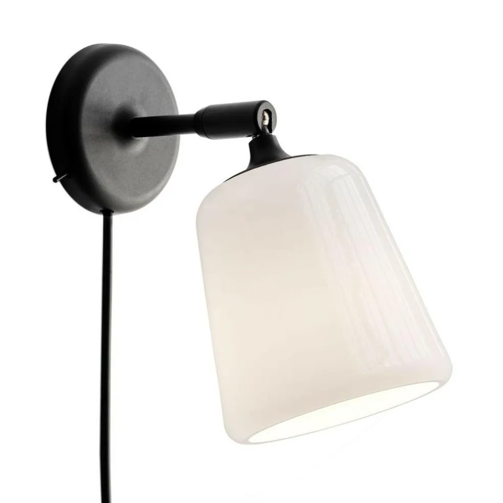 Material New Editions Wandleuchte Opalglas
