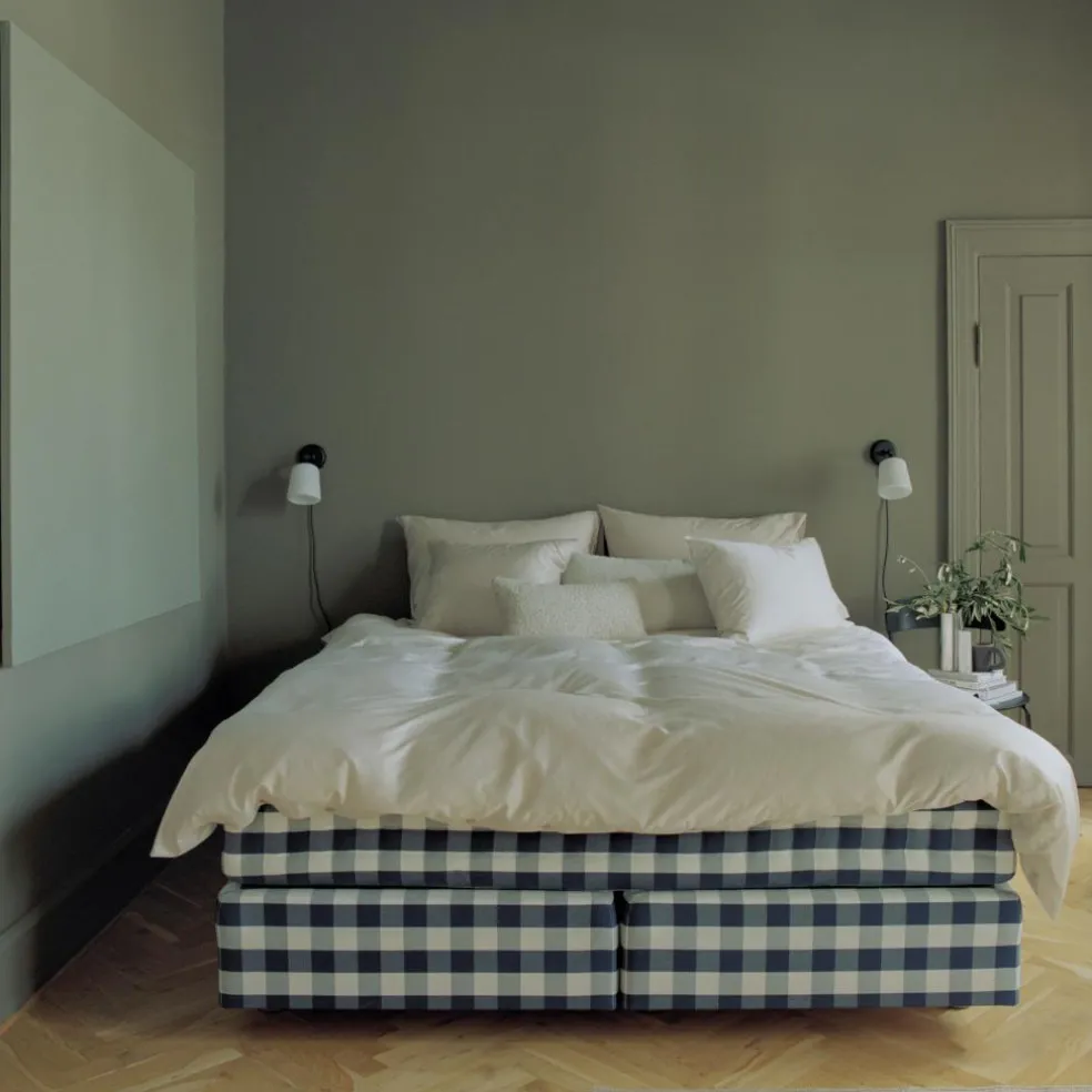Material New Editions Wandleuchte Opalglas