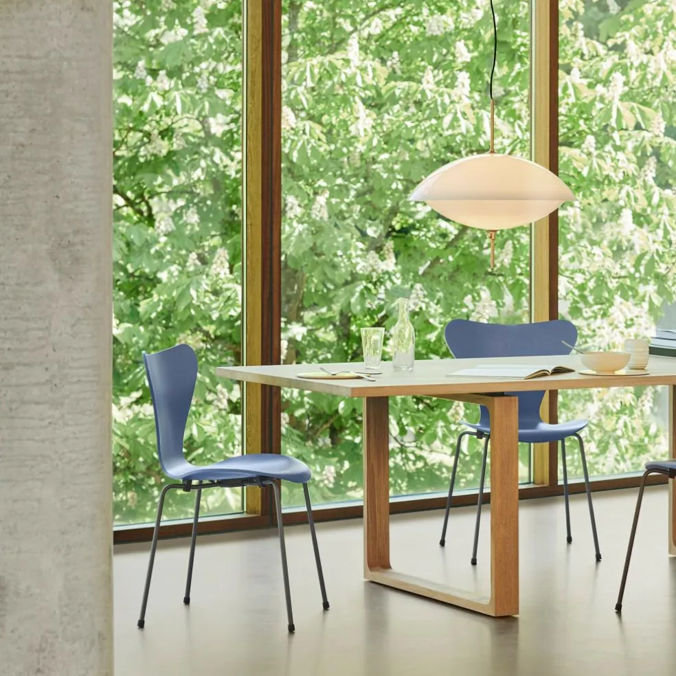 Serie 7™ Stuhl gefärbte Esche Gestell Warmes Graphit