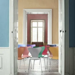 Serie 7™ Stuhl lackiert