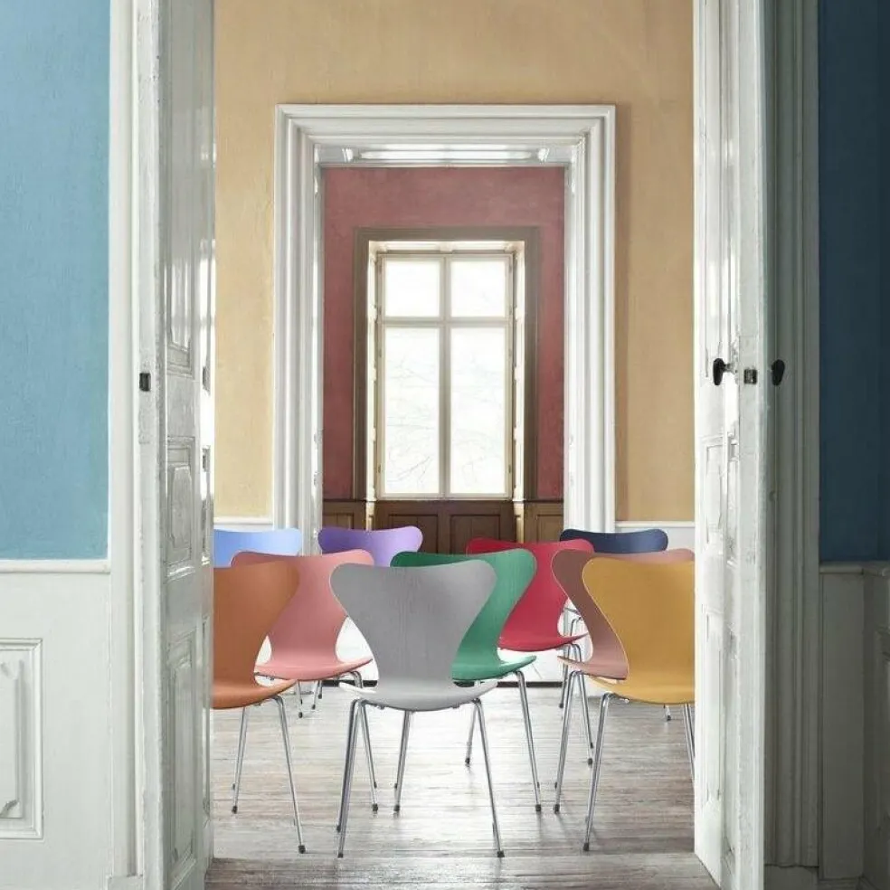 Serie 7™ Stuhl lackiert