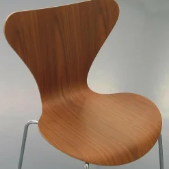 Serie 7™ Stuhl Naturfurnier