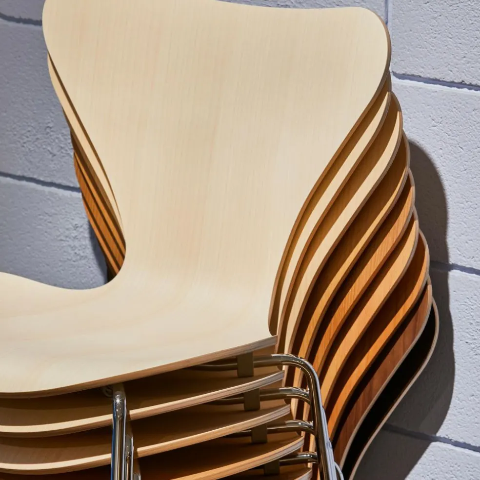 Serie 7™ Stuhl Naturfurnier