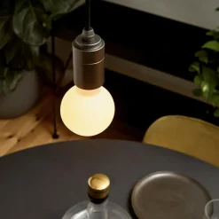 Sphere II LED E27 GLOBE 360° 6W =} 41W Dim To Warm