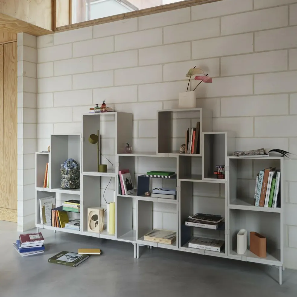 Stacked 2.0 Podium mit Rohrgestell 131x35cm