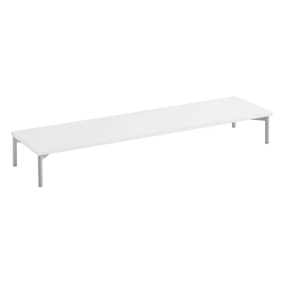 Stacked 2.0 Podium mit Rohrgestell 131x35cm