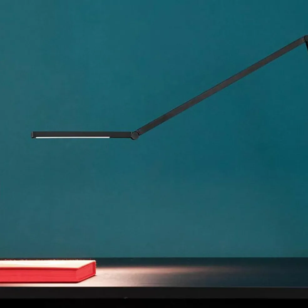 Untitled Linear LED Schreibtischleuchte mit Klemme