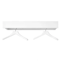 Urban Minimalist Garderobe
